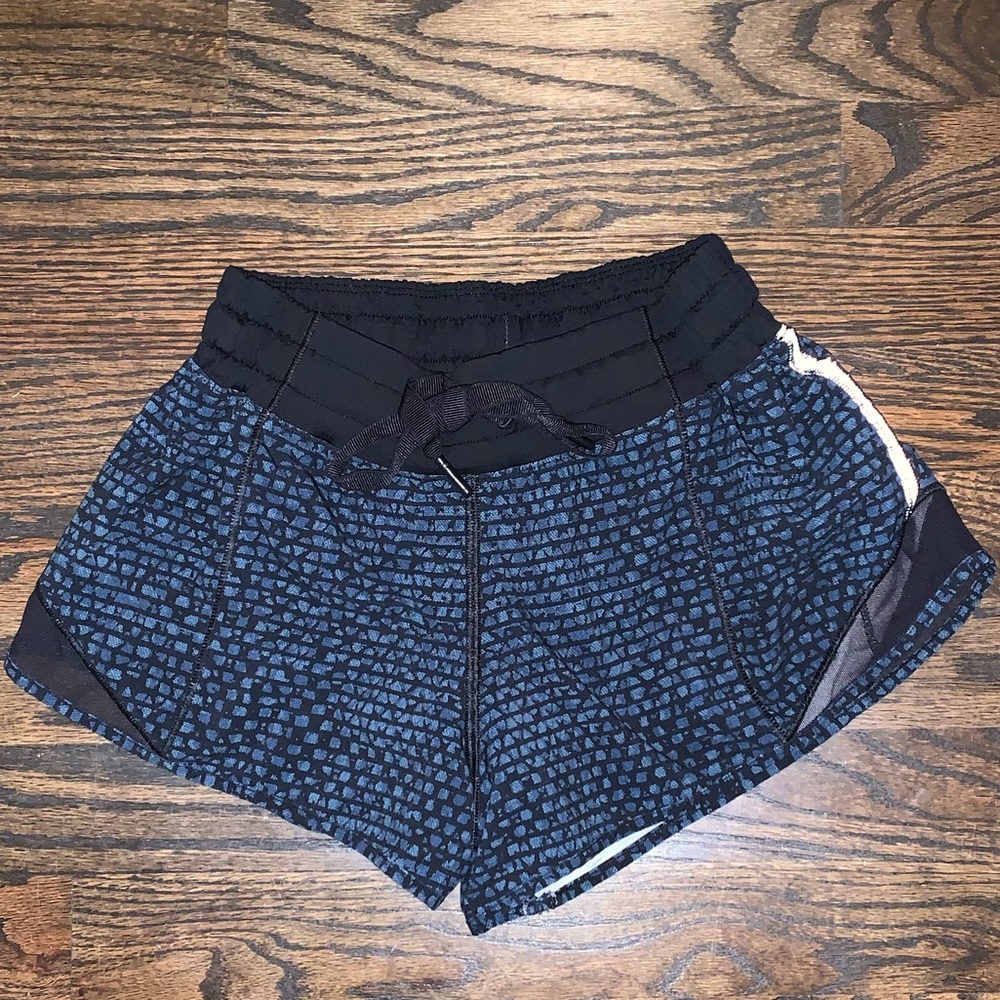 Lululemon Hotty Hot shorts size 4